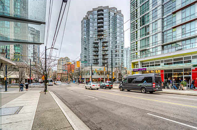 1407 1212 Howe St. Vancouver 12