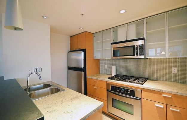 2703 33 Smithe St., Vancouver 3