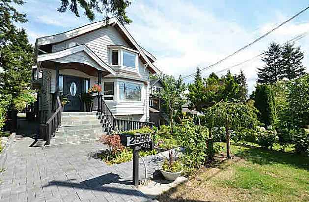 Chesterfield Ave North Vancouver
