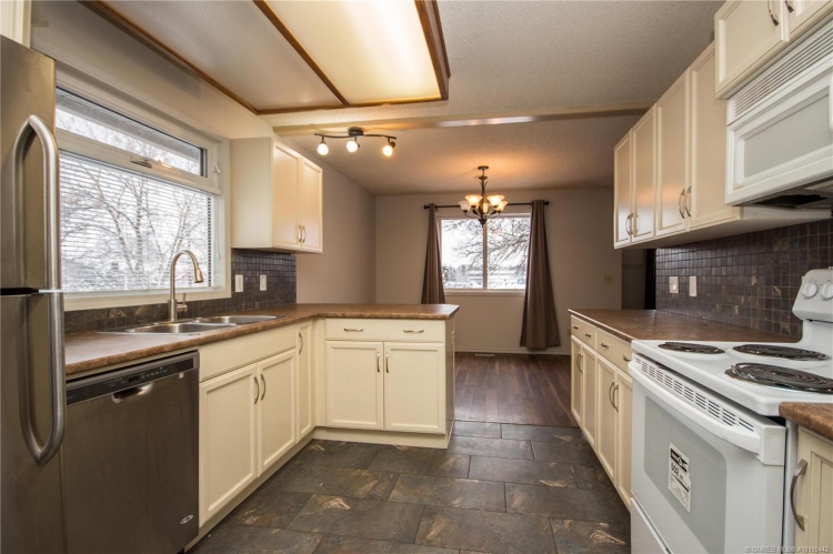1086 RAYMER AVENUE, KELOWNA, BC